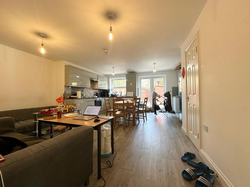 Property photo 3 of 23