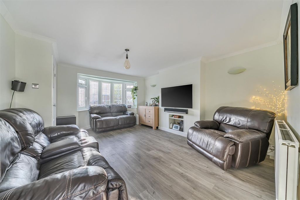 Property photo 2 of 13 1399827-16-69737E950699E.Jpg