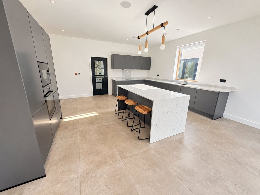 Property photo 3 of 17 Picture No. 36