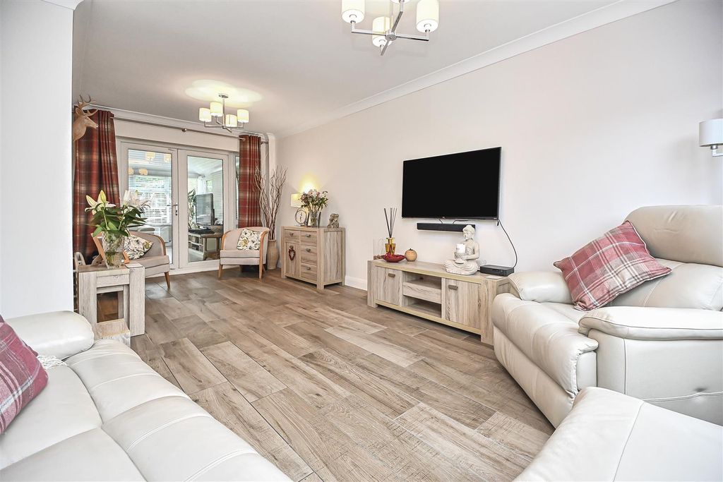 Property photo 2 of 46 5 Wensleydale Road Lounge (4).Jpg