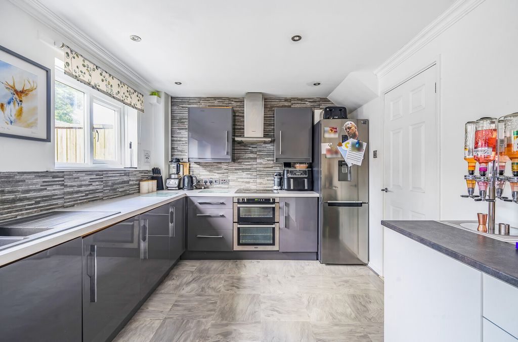 Property photo 3 of 12 Kitchen/Diner