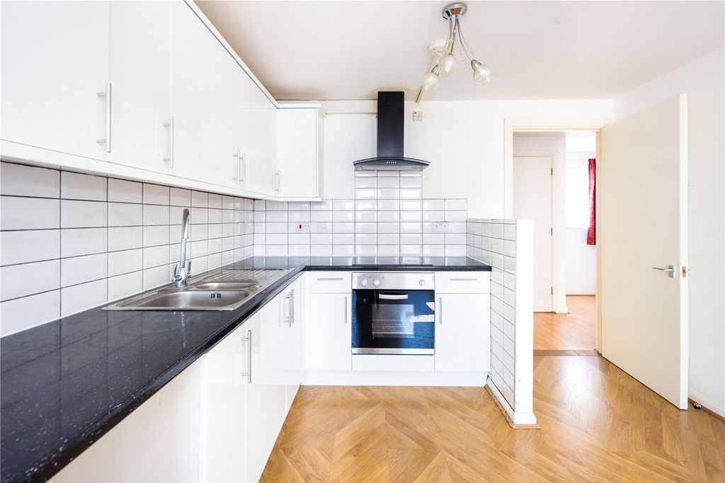Property photo 3 of 17 Kitchen