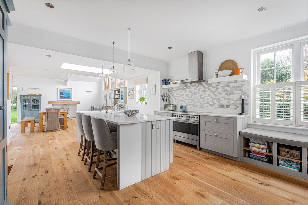 Property photo 3 of 30 Kitchen