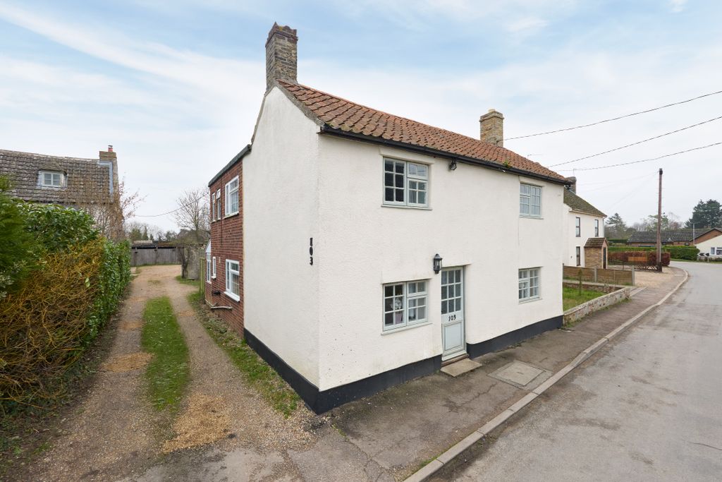 Property photo 1 of 11 The Walnuts Externals 231225 7