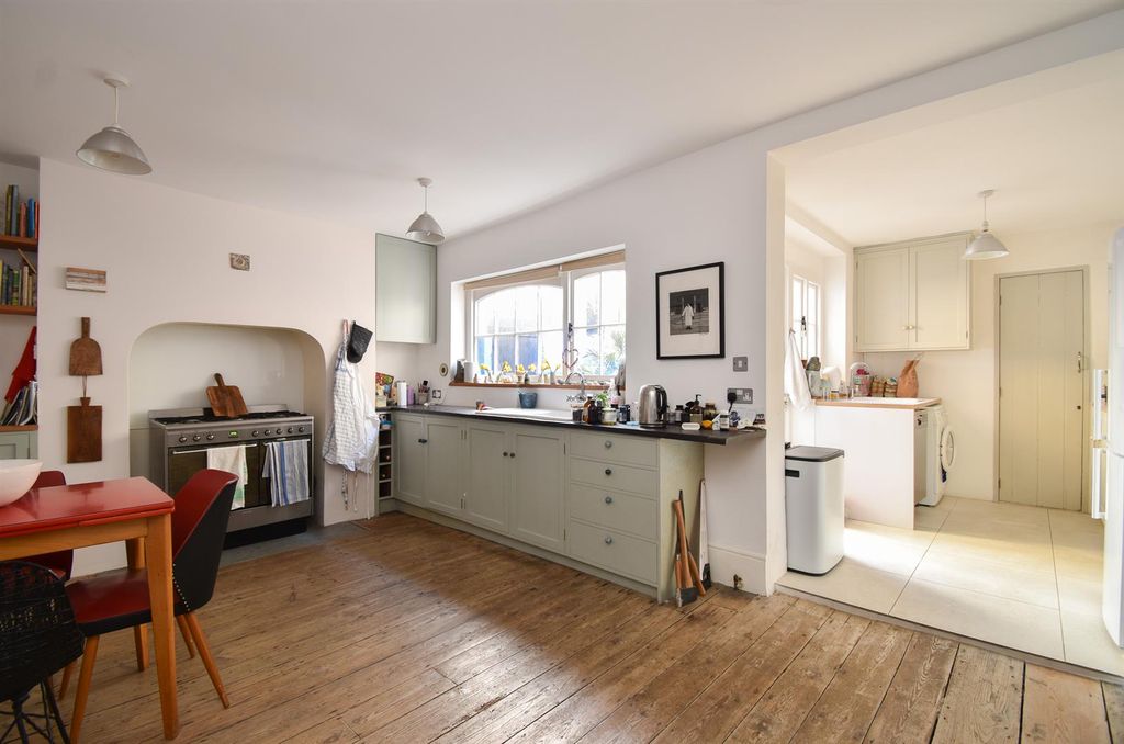 Property photo 2 of 32 Kitchen