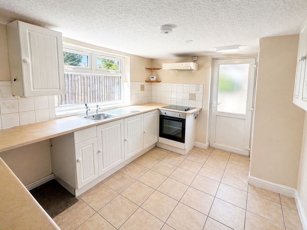 Property photo 2 of 7 Kitchen