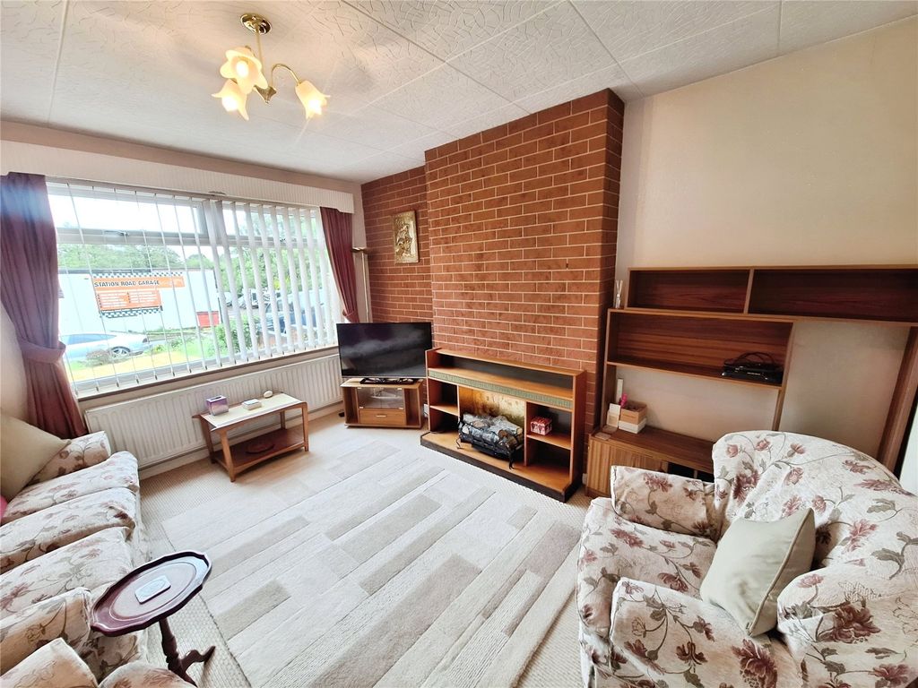 Property photo 2 of 14 Lounge