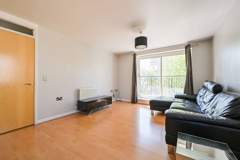 Property photo 3 of 17