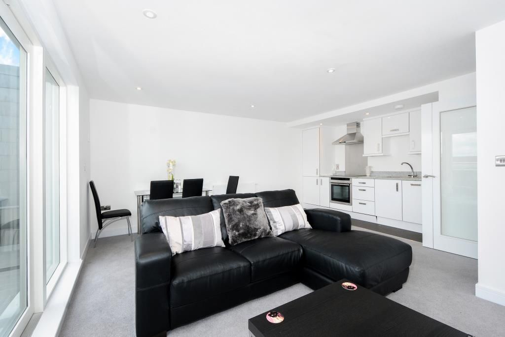 Property photo 3 of 10 Living Room