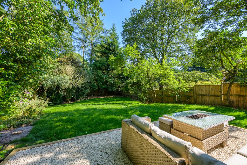 Property photo 2 of 30 Rear Garden 3