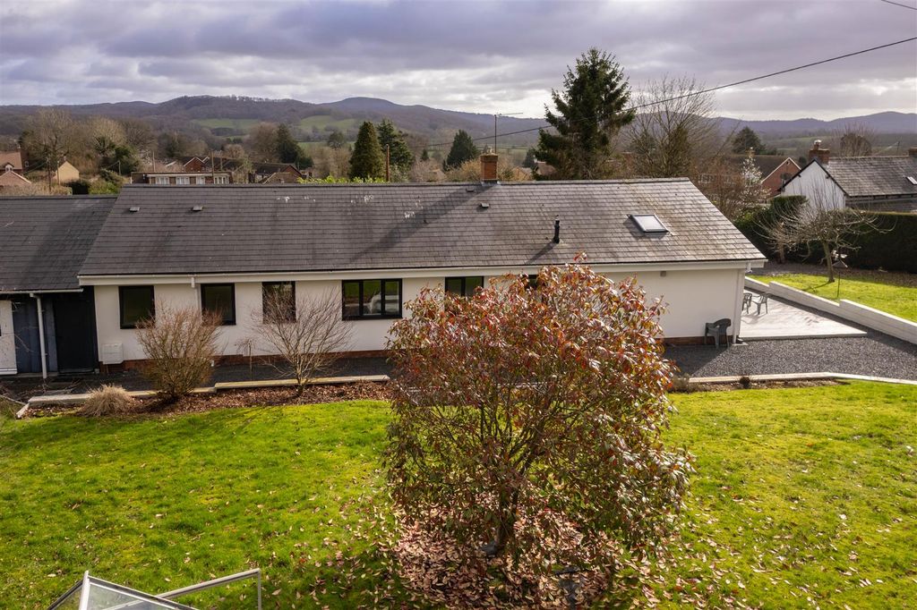 Property photo 2 of 30 Hillvw.Jpg