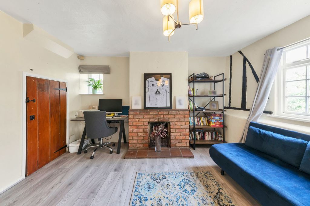 Property photo 3 of 11 Lounge