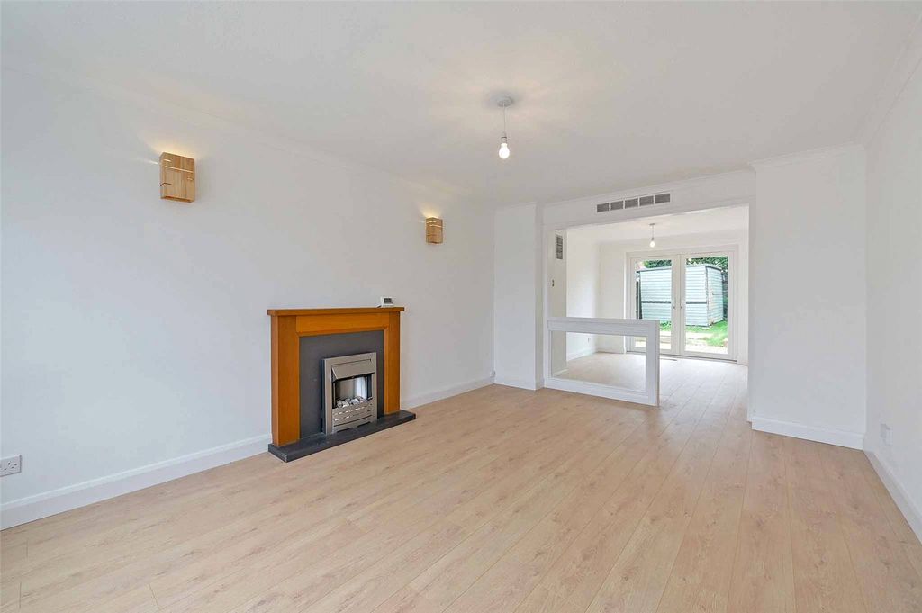 Property photo 2 of 17 Sitting Room