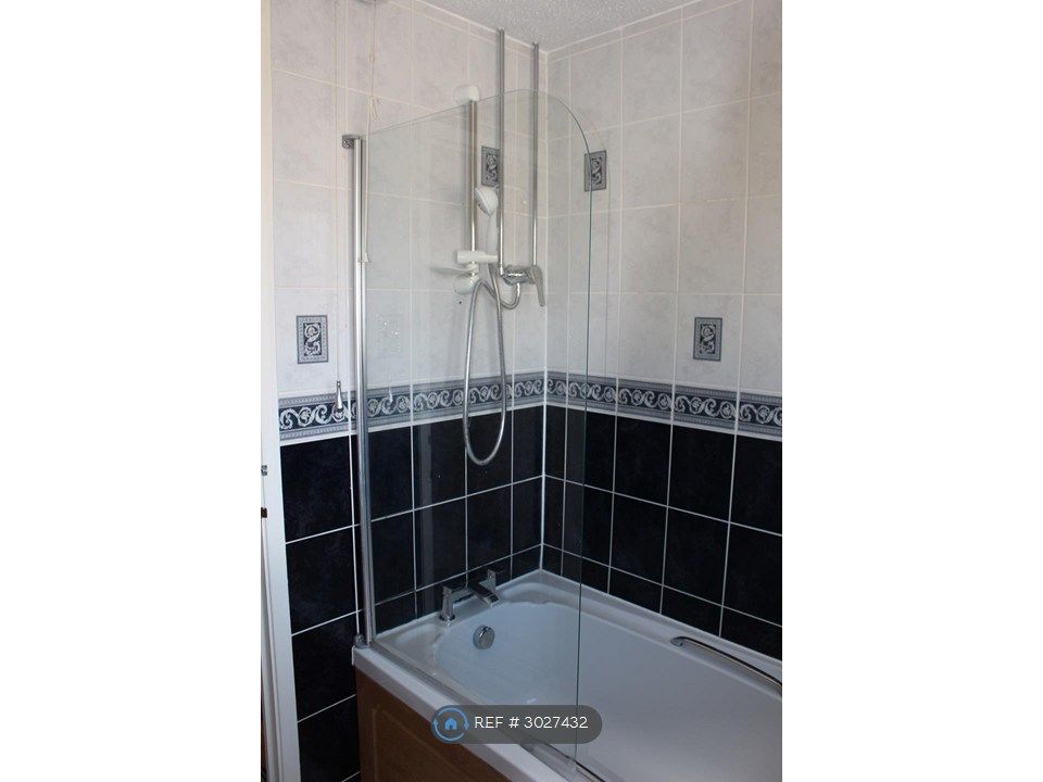 Property photo 3 of 16 Bathroom