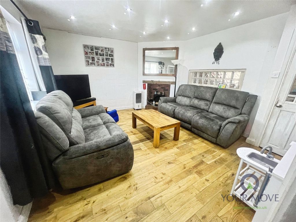 Property photo 2 of 11 Lounge