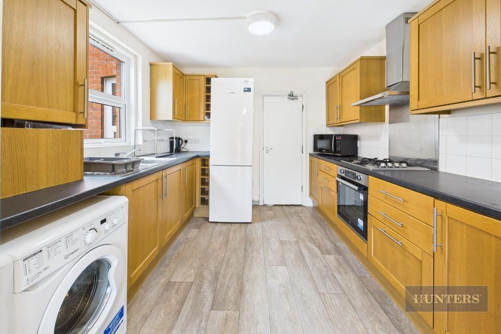 Property photo 2 of 12 Cam05152G0-Pr0120-Still006.Jpg