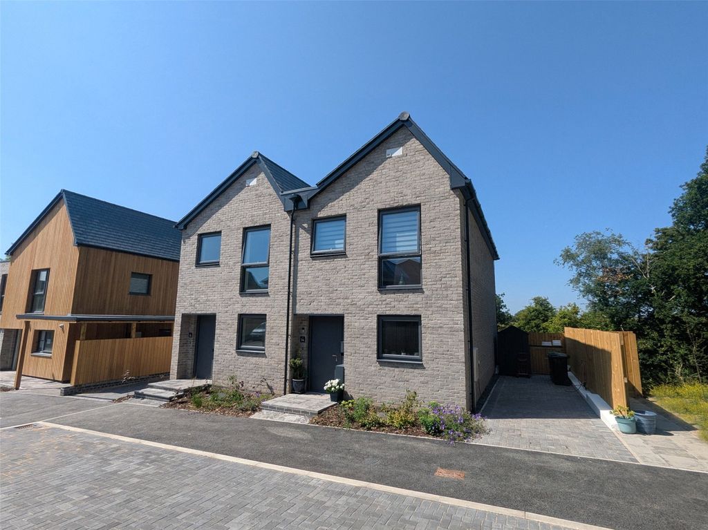 Property photo 1 of 10 External