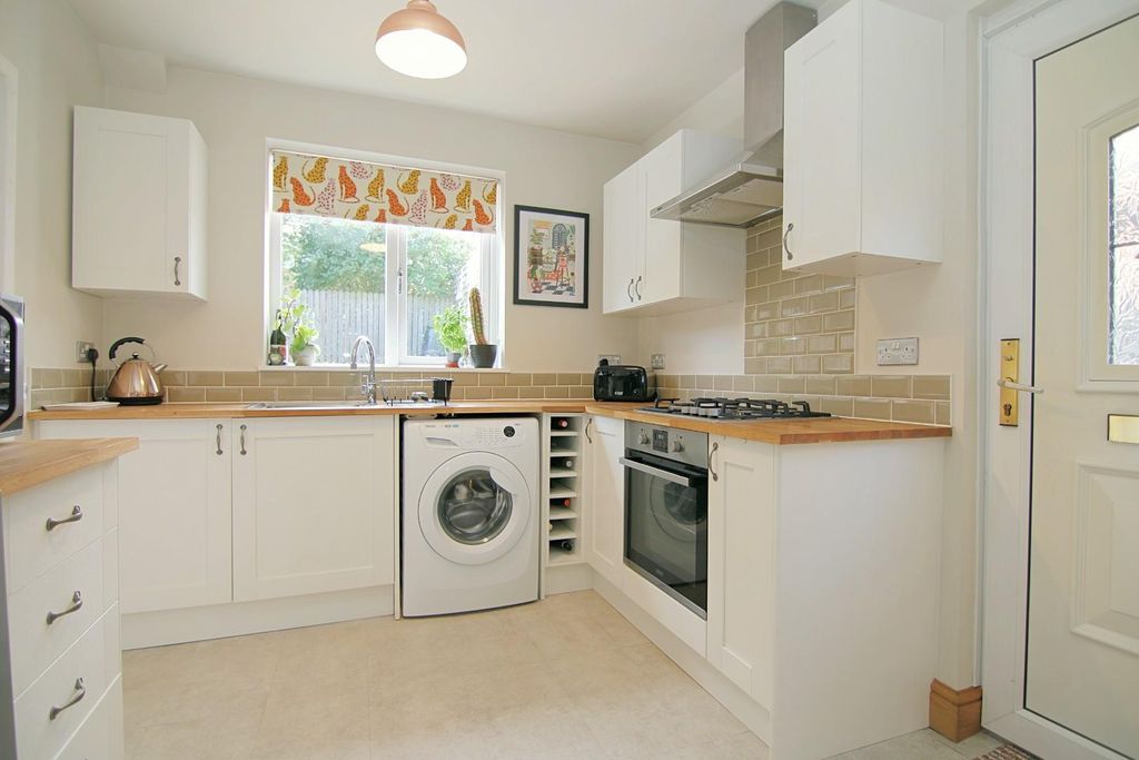 Property photo 2 of 25 Kitchen