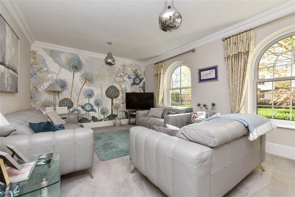 Property photo 2 of 21 Living Room