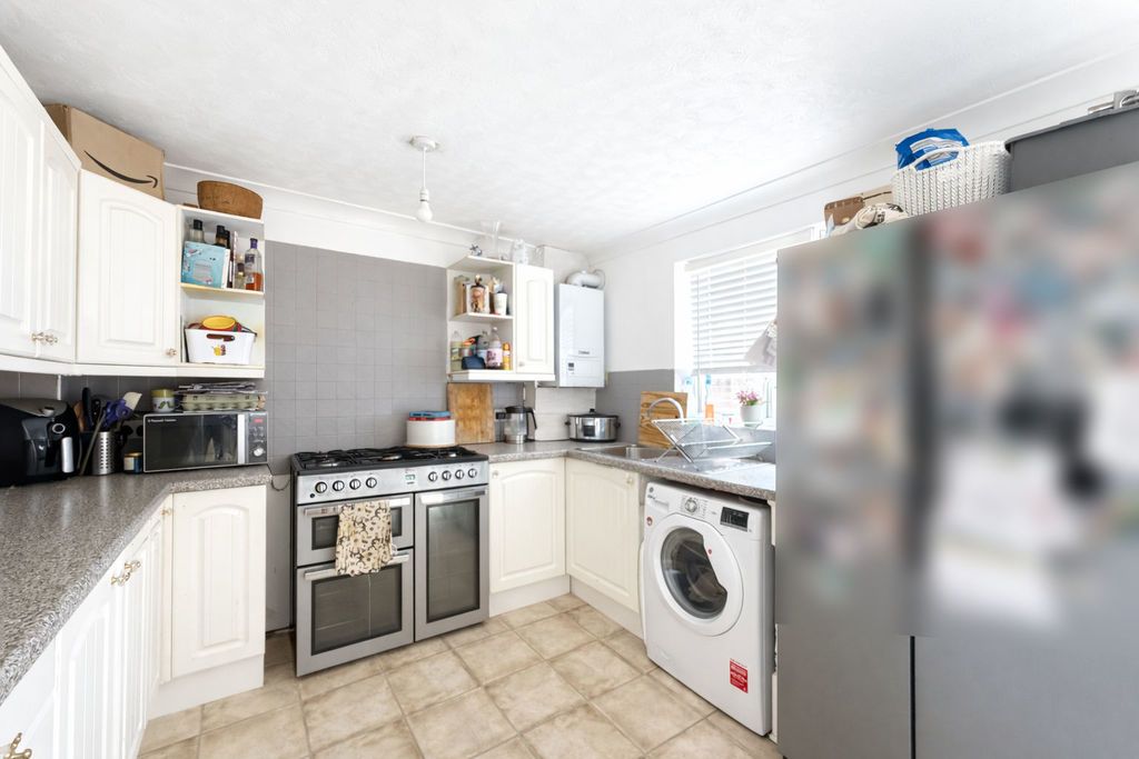 Property photo 2 of 12 Kitchen