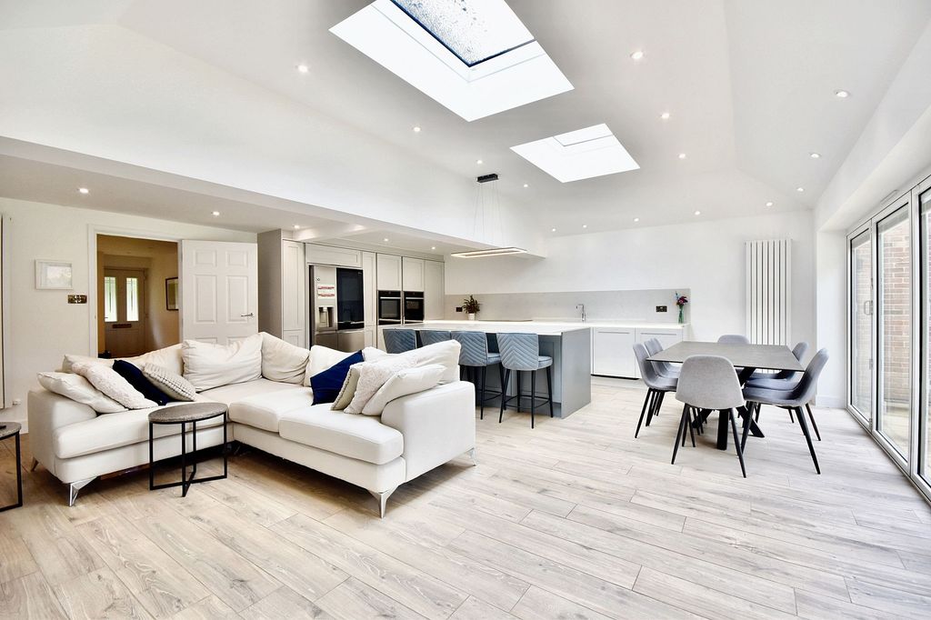 Property photo 2 of 26