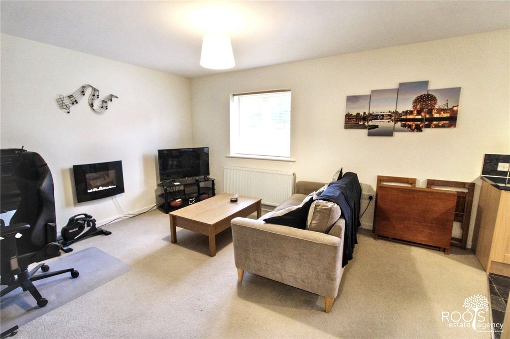 Property photo 2 of 7 Living Room