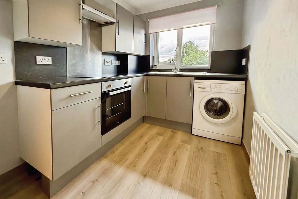 Property photo 2 of 10 Kitchen