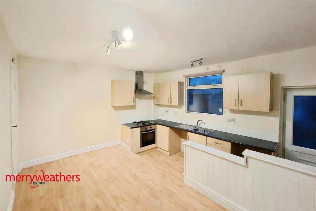 Property photo 3 of 9 4F18Ed87-Kitchen 20.Jpeg