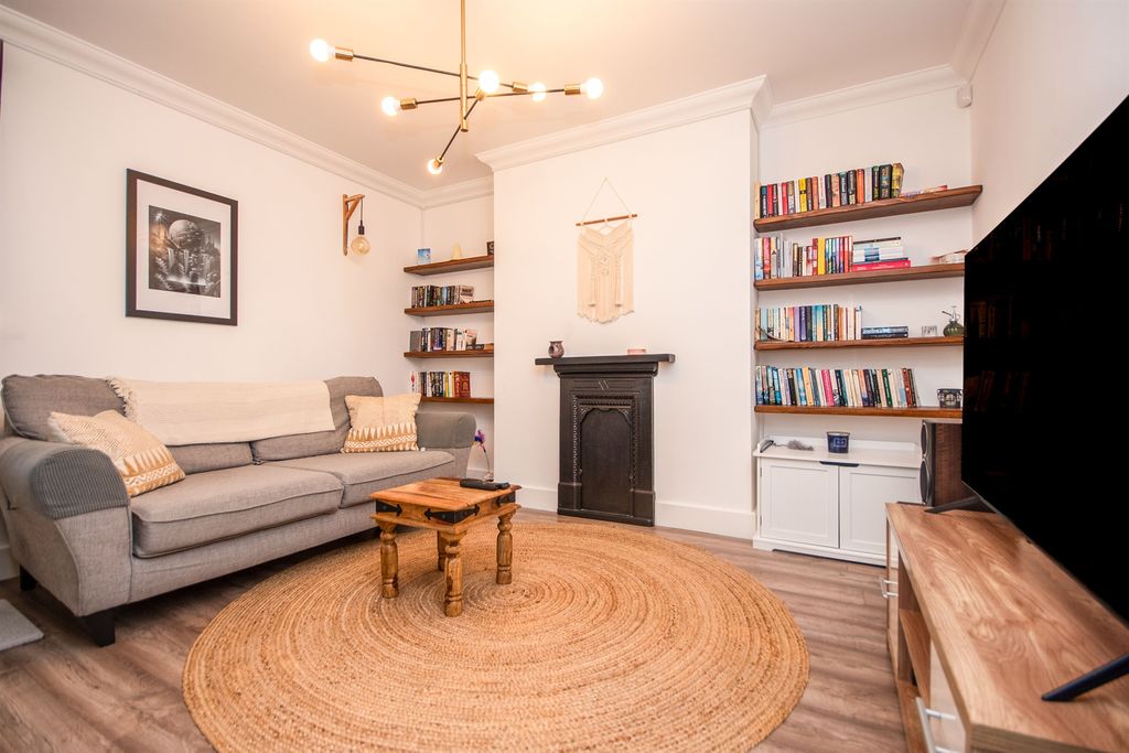 Property photo 3 of 17