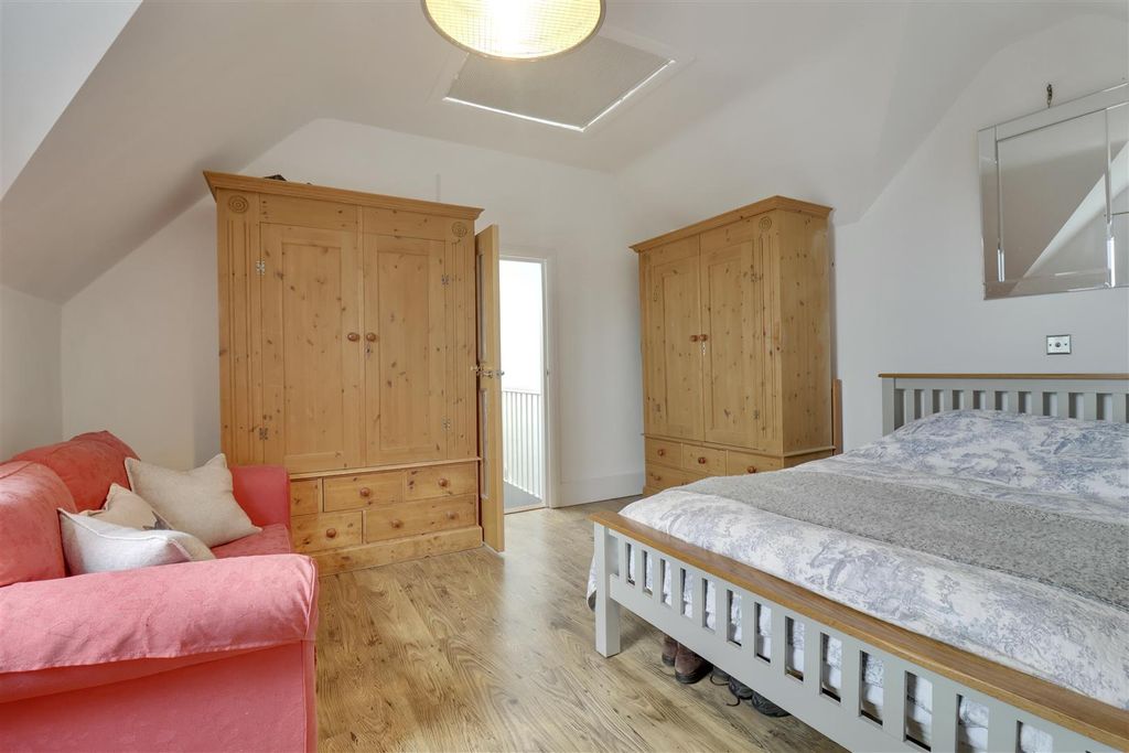 Additional image 24 of 3 bed maisonette for saleLangstone High Street, Havant PO9