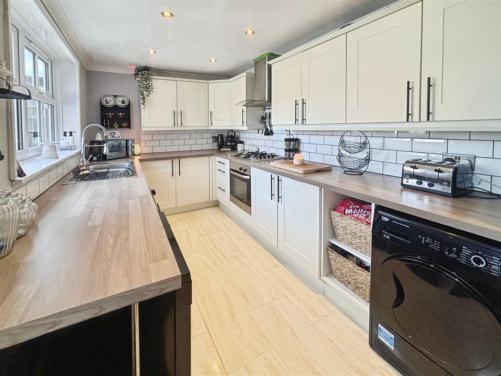 Property photo 2 of 20 ee31E557-Img_6053.Jpg