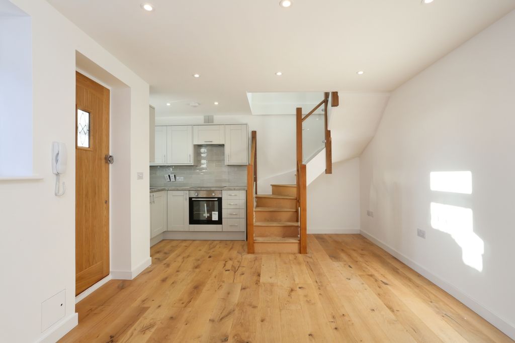 Property photo 2 of 13 Internal 7