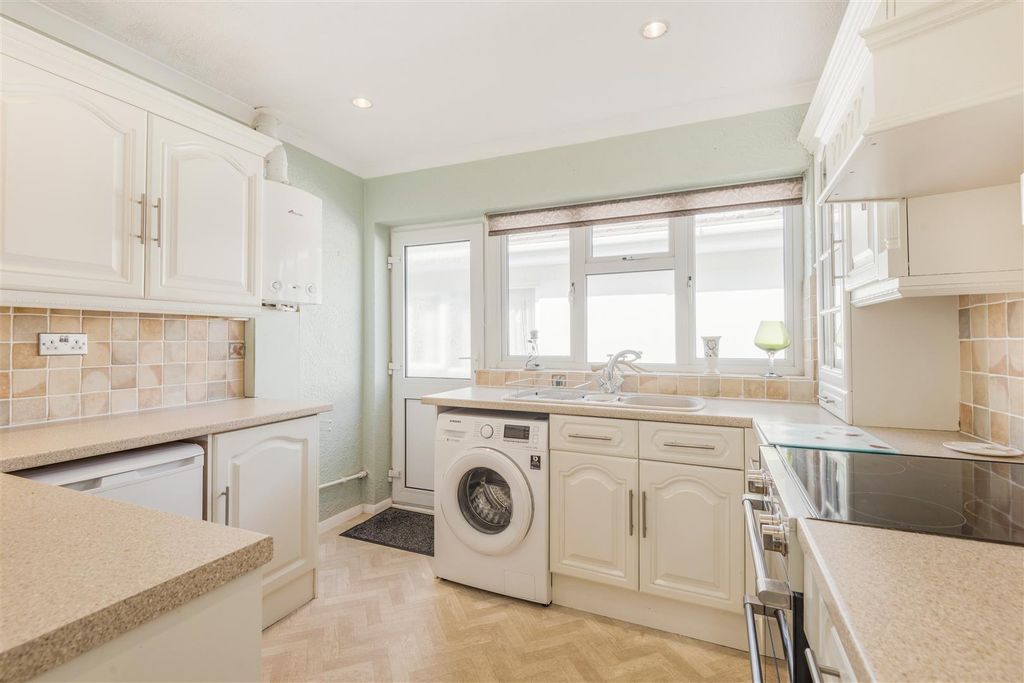 Property photo 3 of 12 Kitchen