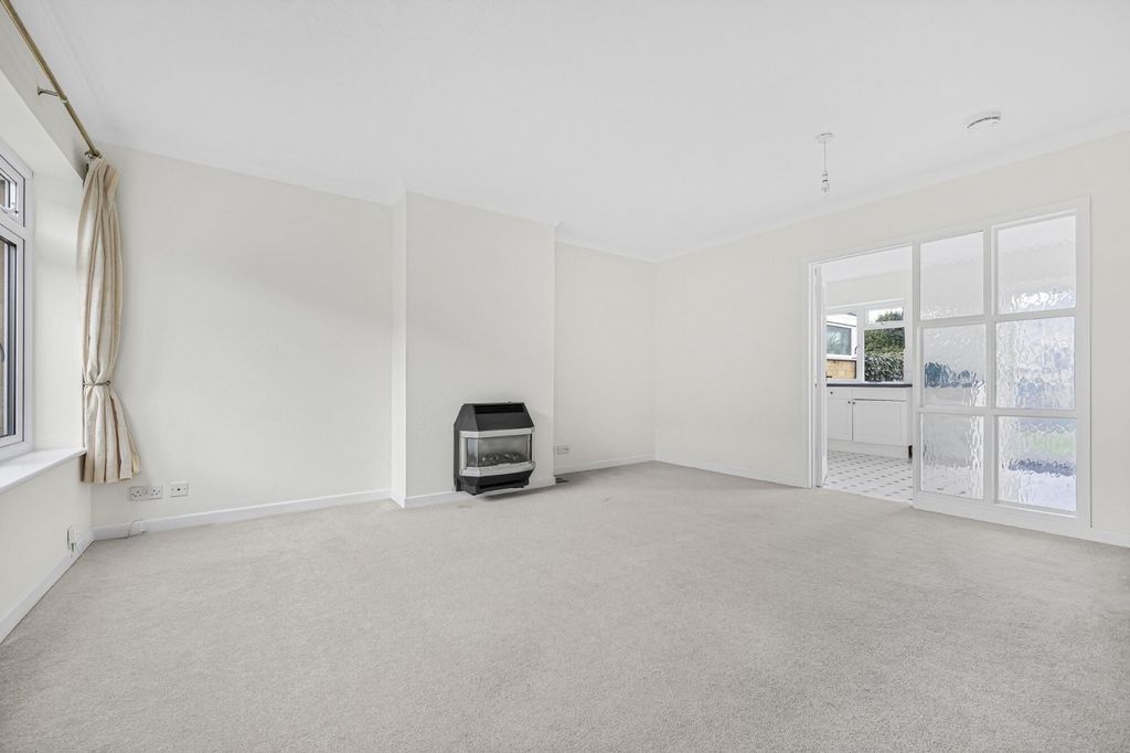 Property photo 3 of 13 Sitting Room