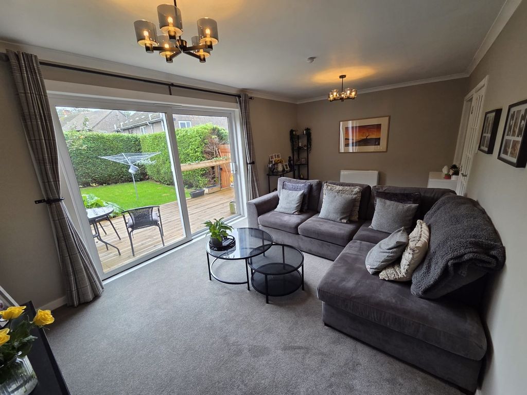 Property photo 2 of 9 Livingroom