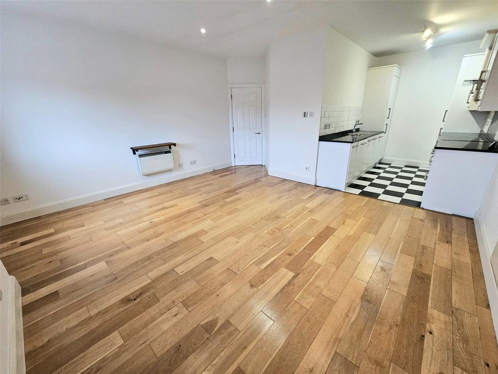 Property photo 2 of 9 Picture No. 20