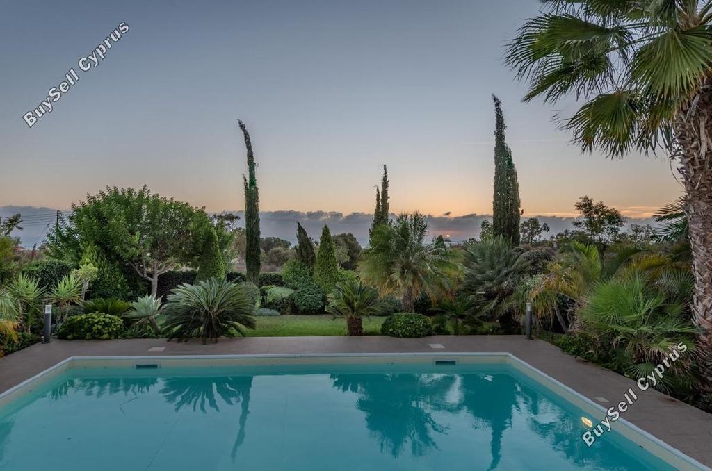 Property photo 2 of 31