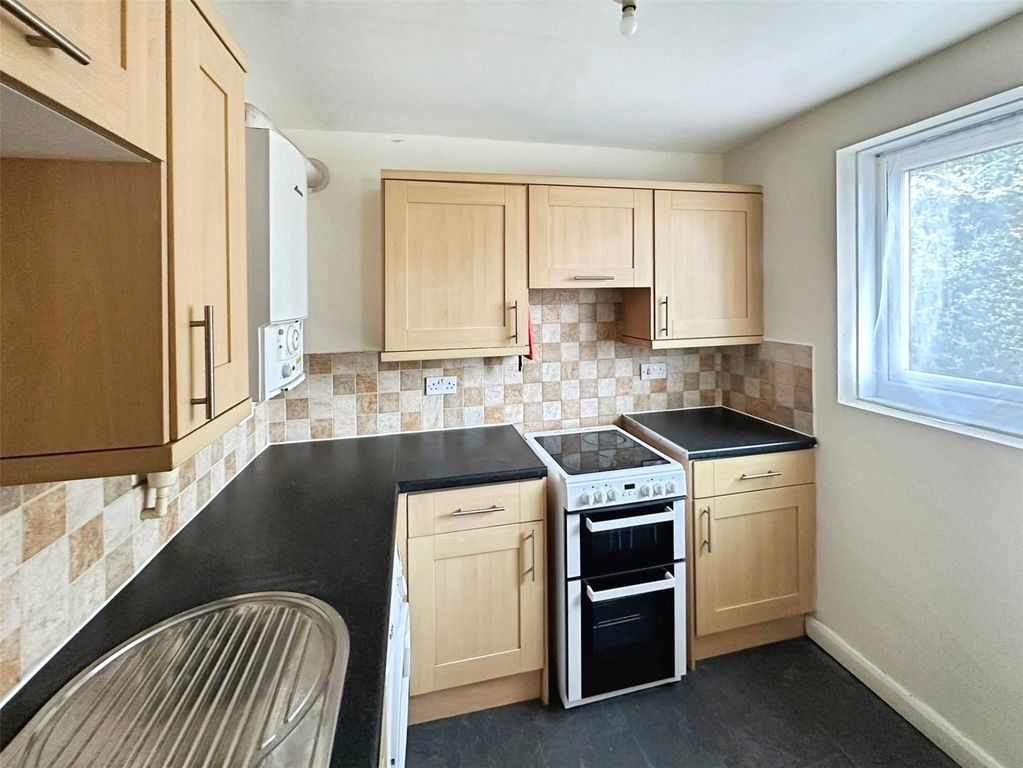 Property photo 2 of 7 Kitchen