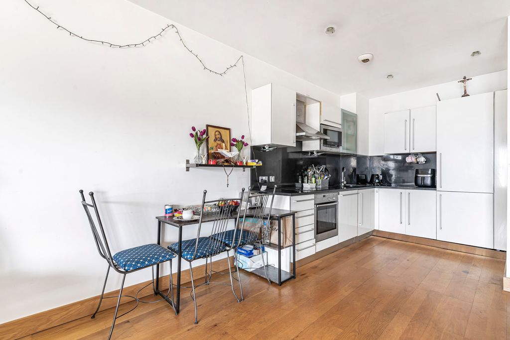 Property photo 3 of 16 Reception/Kitchen