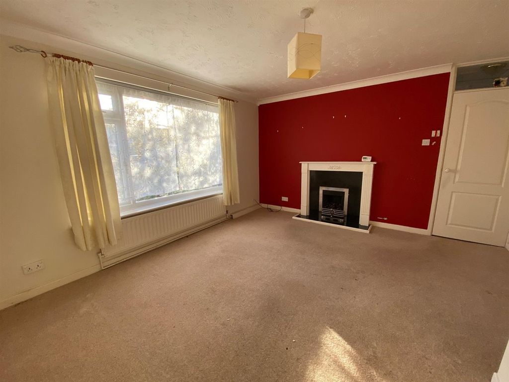 Property photo 2 of 21 Living Room.Jpg