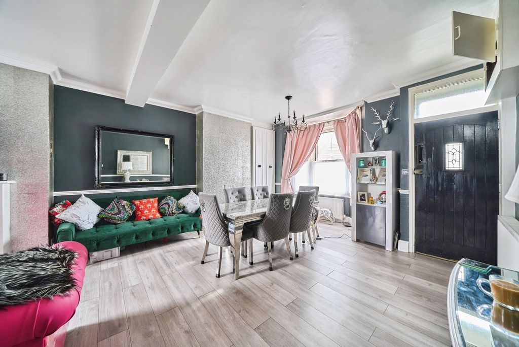 Property photo 3 of 20 Pbox-Img.Jpg