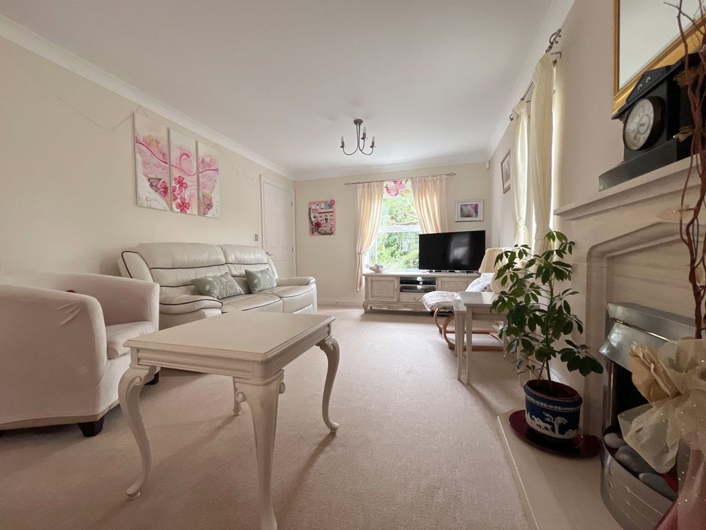 Property photo 3 of 27