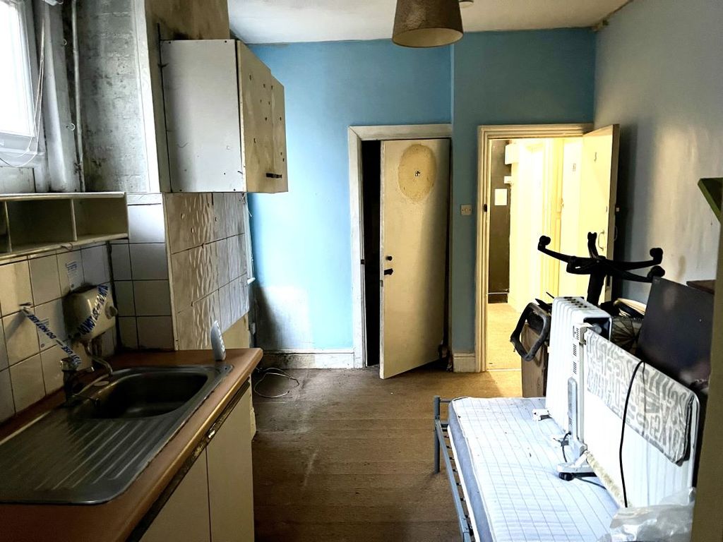 Property photo 3 of 5