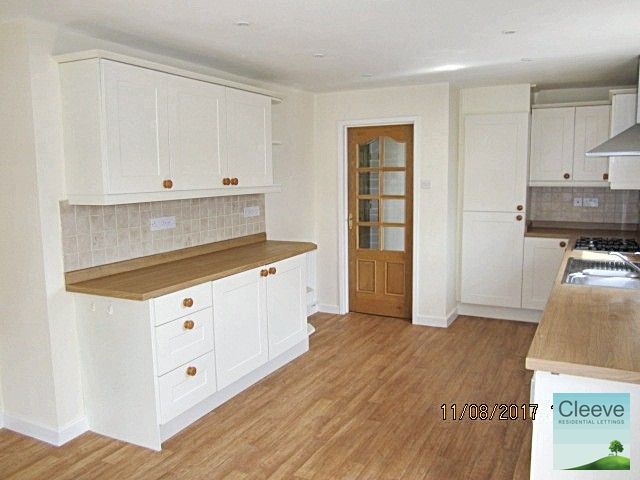 Property photo 3 of 15 Kitchen 2 (1)