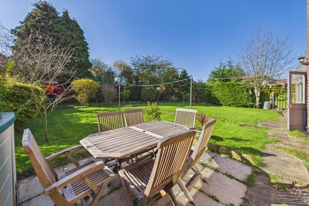 Property photo 2 of 23 Garden