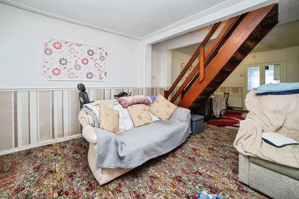 Property photo 3 of 18 Pbox-Img.Jpg