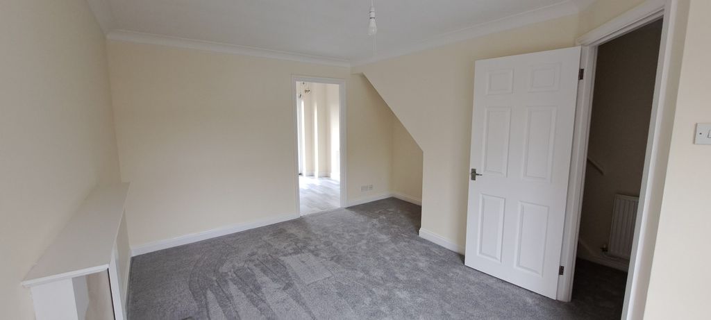 Property photo 3 of 16 Lounge (1)