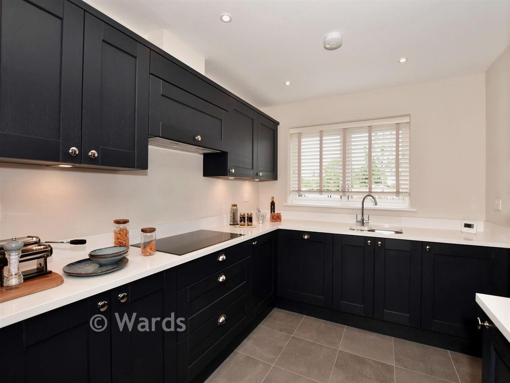 Property photo 2 of 8 Kitchen