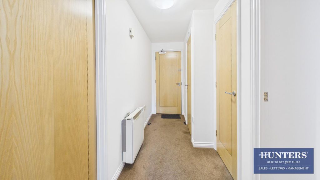 Property photo 2 of 18 Hallway