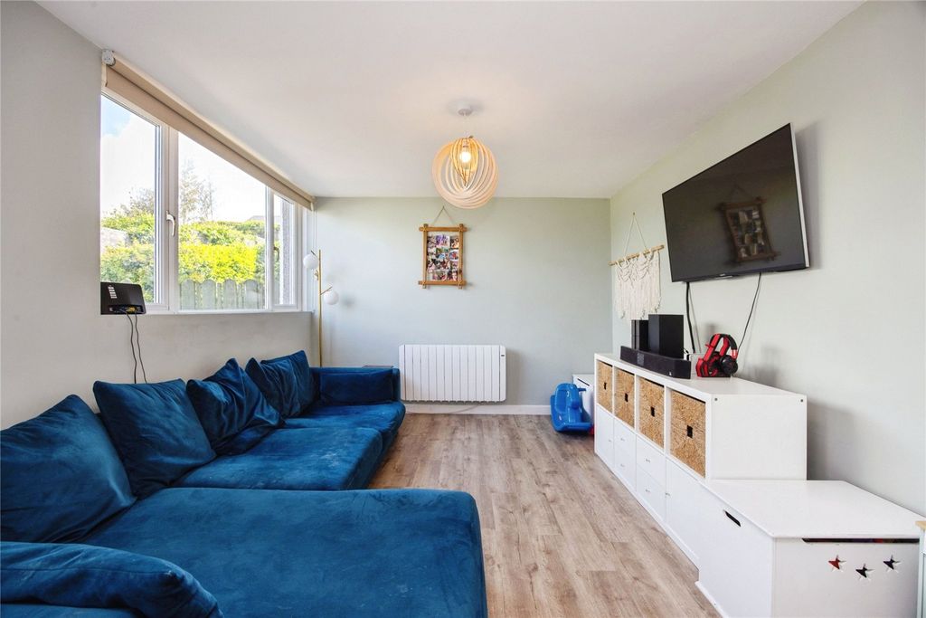 Property photo 3 of 18 Picture No. 04